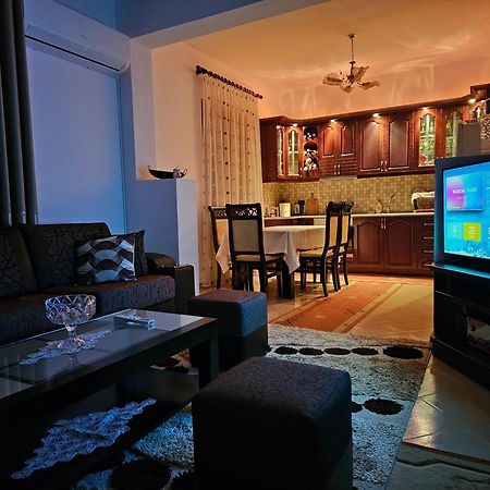 Guesthouse Iljaz Berat Bagian luar foto