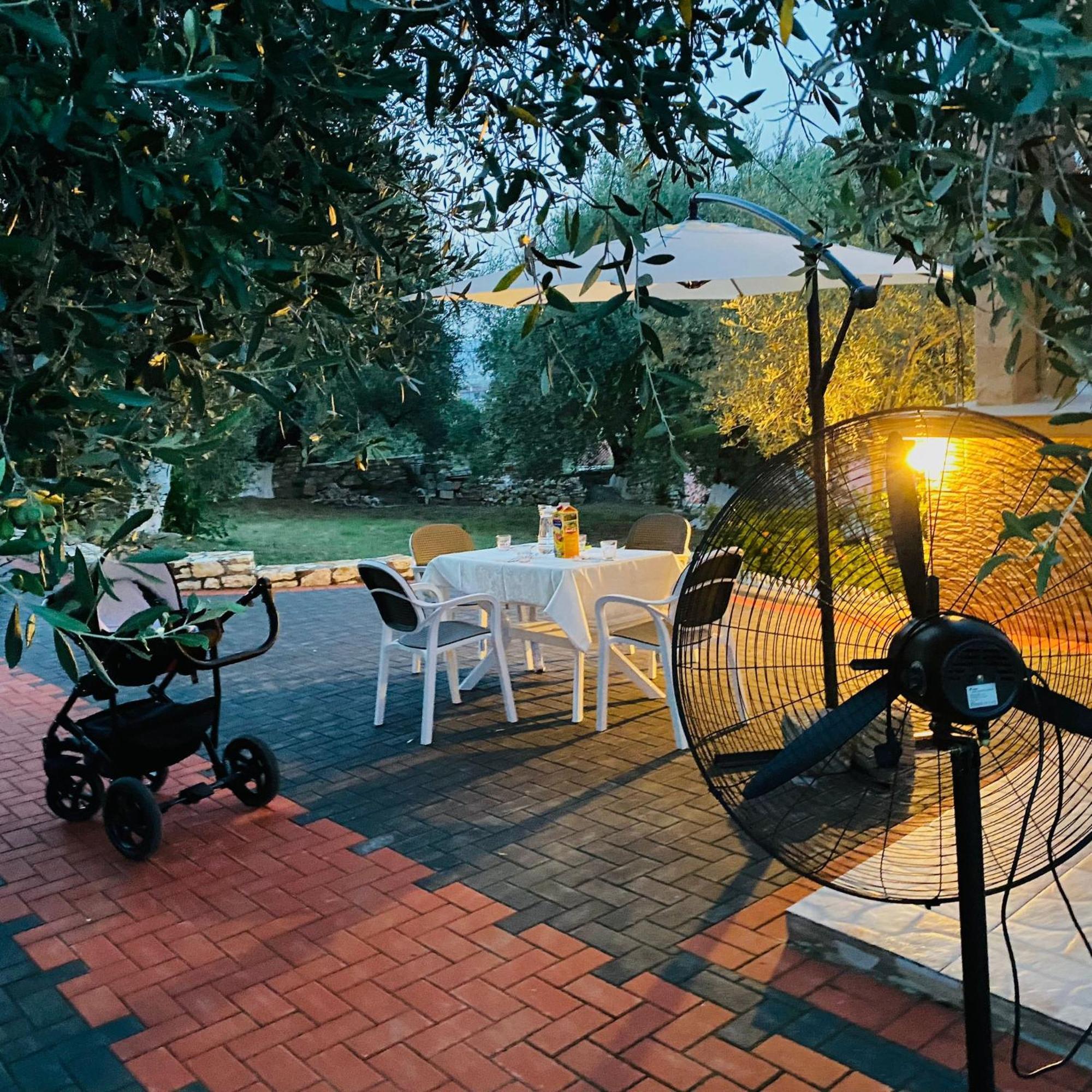 Guesthouse Iljaz Berat Bagian luar foto
