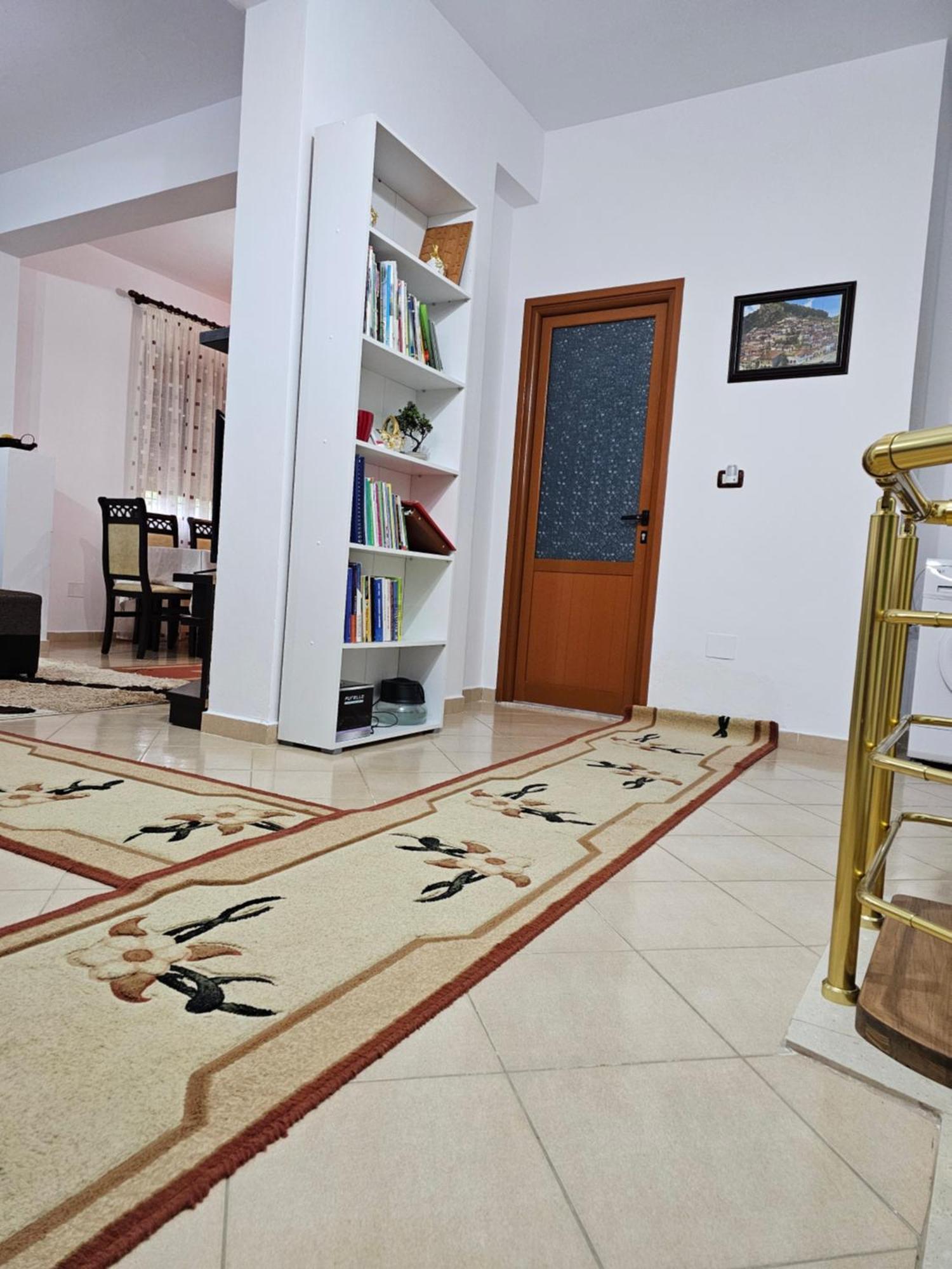 Guesthouse Iljaz Berat Bagian luar foto