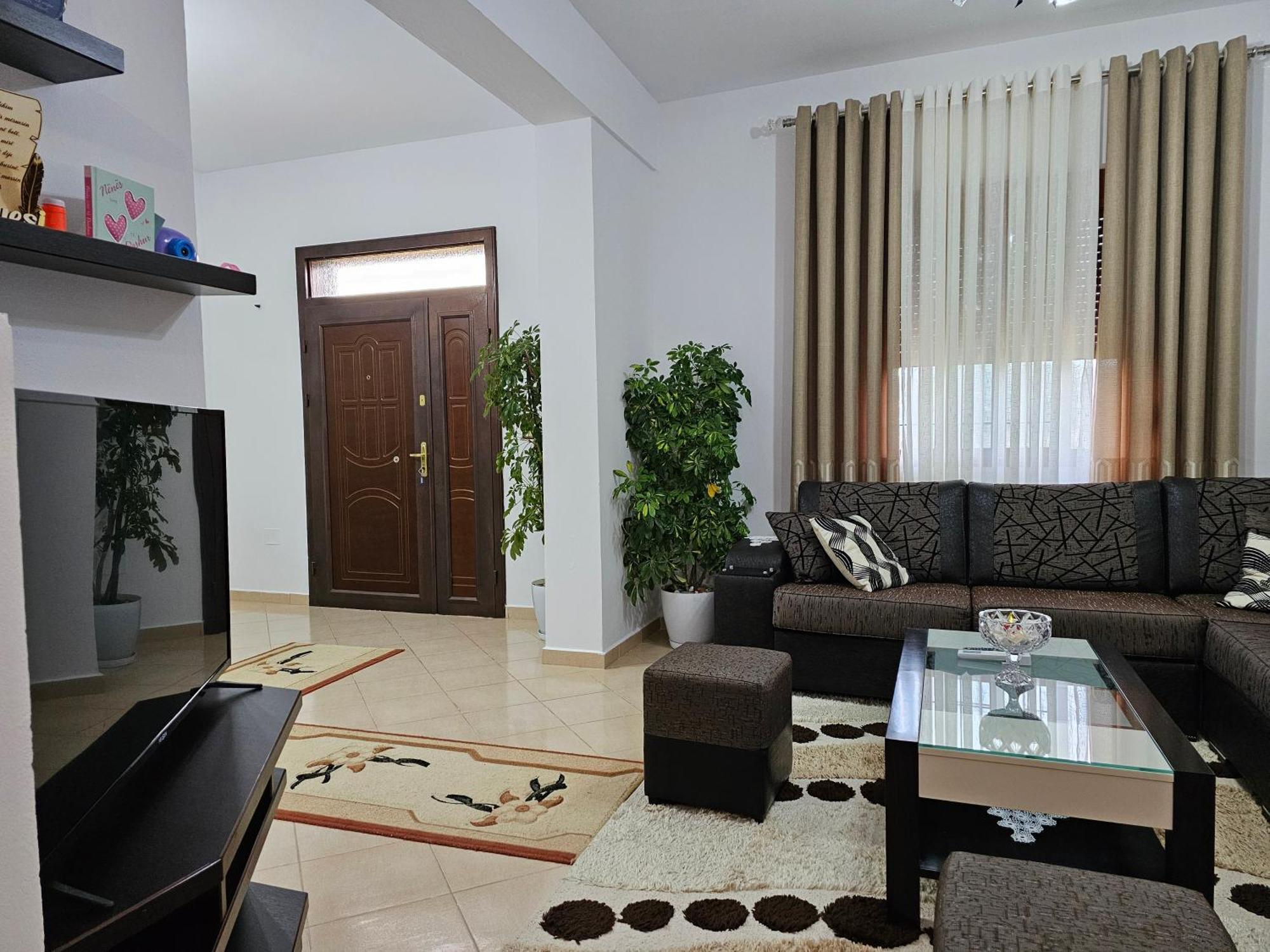 Guesthouse Iljaz Berat Bagian luar foto